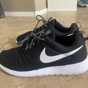 Women’s Nike Roches, size 7.5